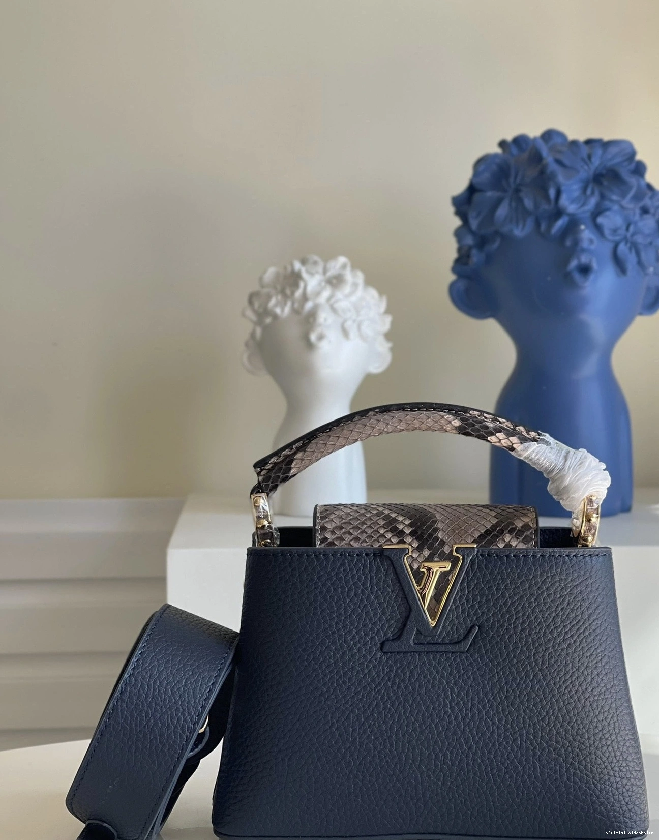 VUITTON LOUIS MINI CAPUCINES 0817